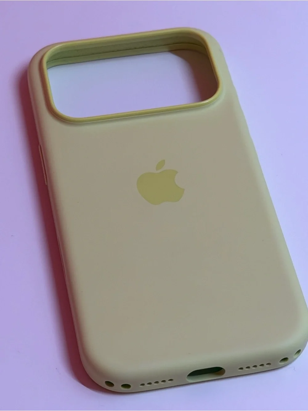 Apple iPhone 17 Pro Silicone MagSafe Case Neon Yellow